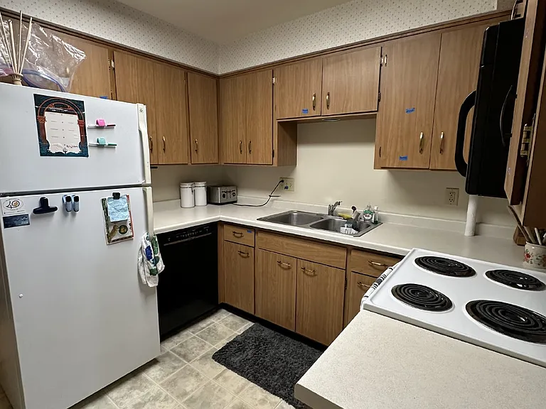 221 Lake St #4 — Photo 4