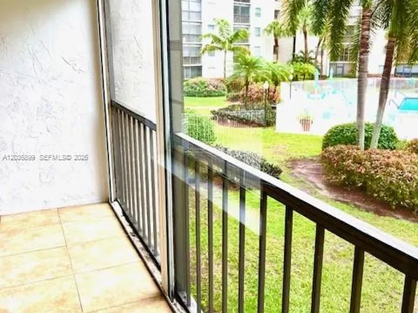 3920 Inverrary Blvd APT 204C, Lauderhill, FL 33319