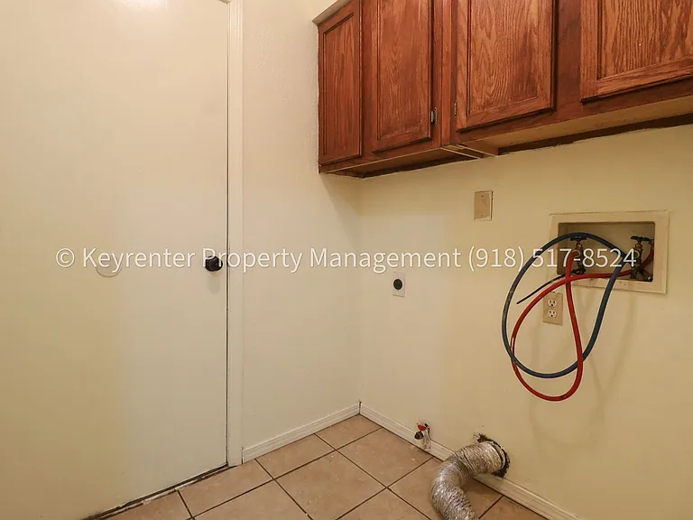 1359 E 60th St Duplex — Photo 6