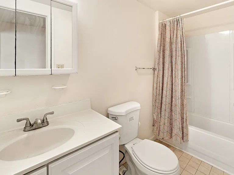 22 W Baltimore St — Photo 19