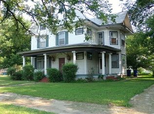 106 W 2nd St, Coffeyville, KS 67337