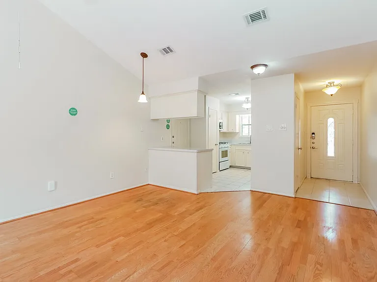 84 Fallshire Dr — Photo 6
