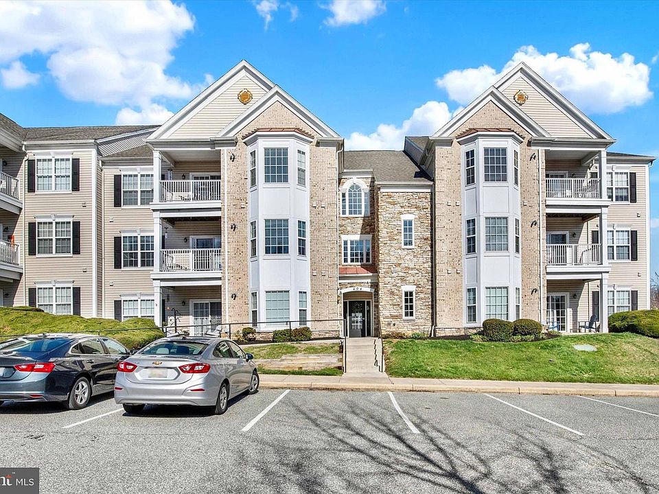 1st image of 404 Harrison Ct Unit 3