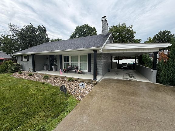 3rd image of 15 Moundale Ave