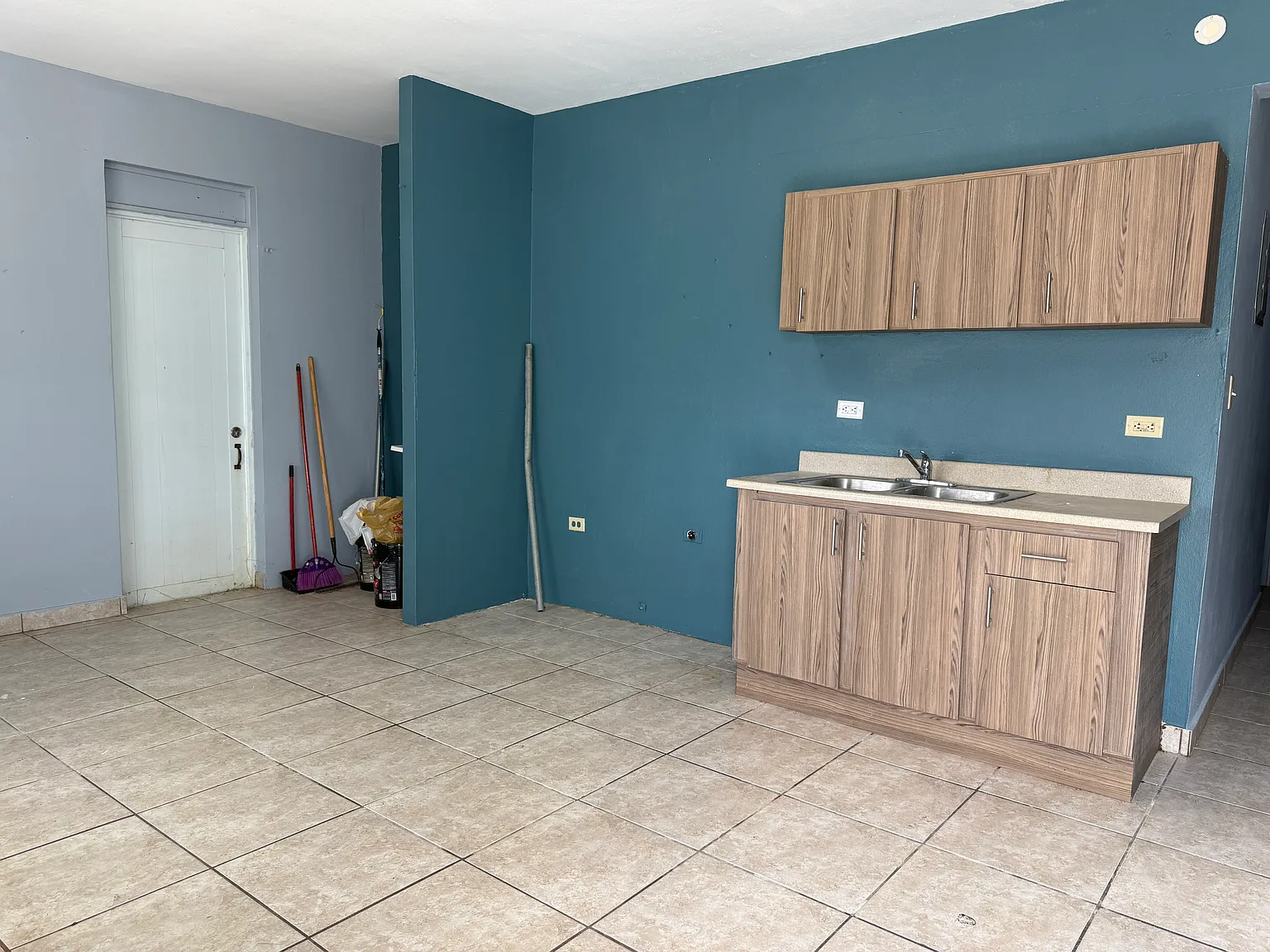 3 bed, 900 sqft, $800 — Photo 2