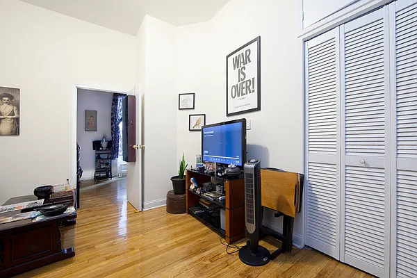 Rented by R New York | media 4