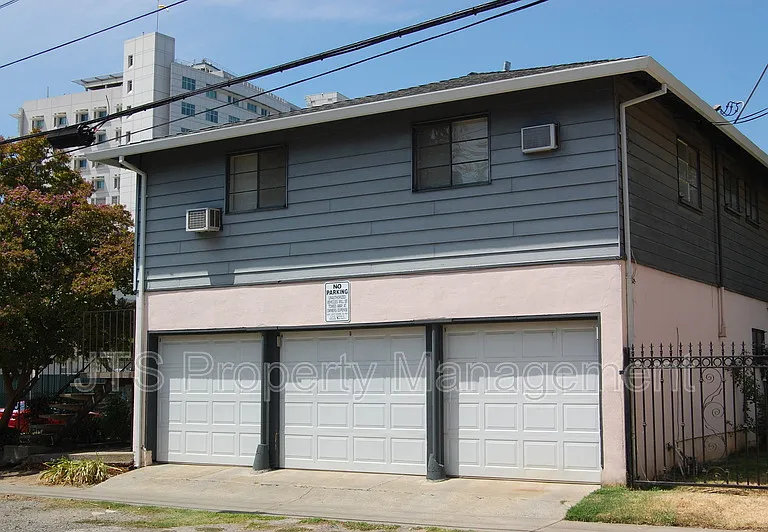 4439 V St #6 — Photo 49