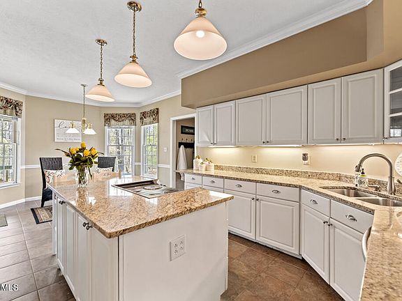 5th image of 1140 Winding Way Dr