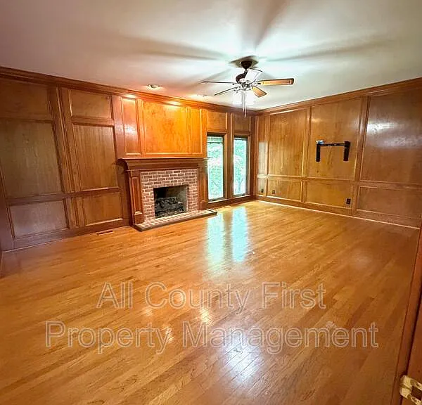 2438 Kings Arms Dr NE — Photo 8
