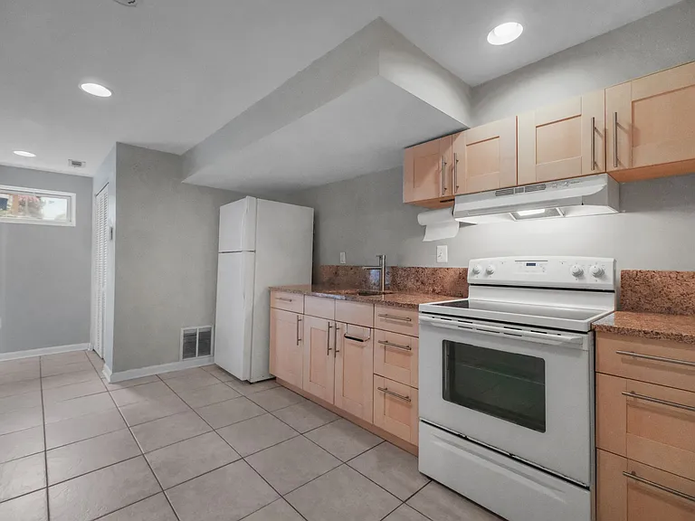 318 Farragut St NW #BASEMENT — Photo 3