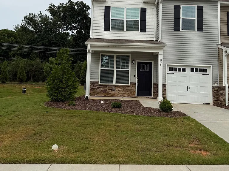 836 Pryor St — Photo 3