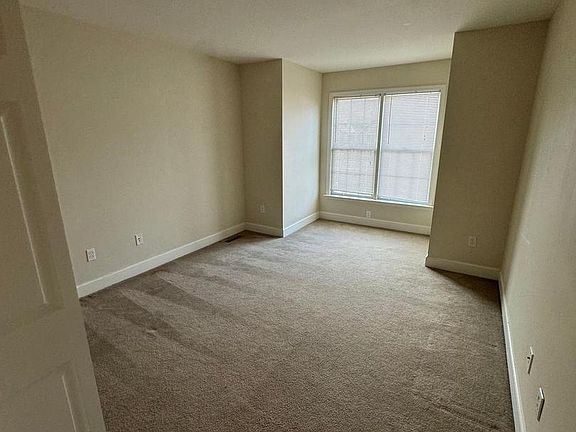 5th image of 121 Scully Pl
