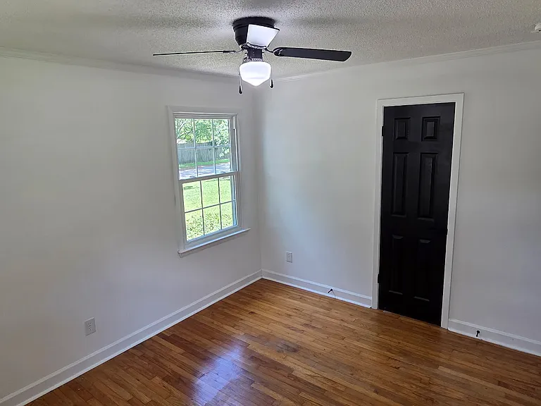404 W Green St — Photo 9