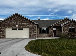 2270 Shadow Ridge Dr, Gering, NE 69341