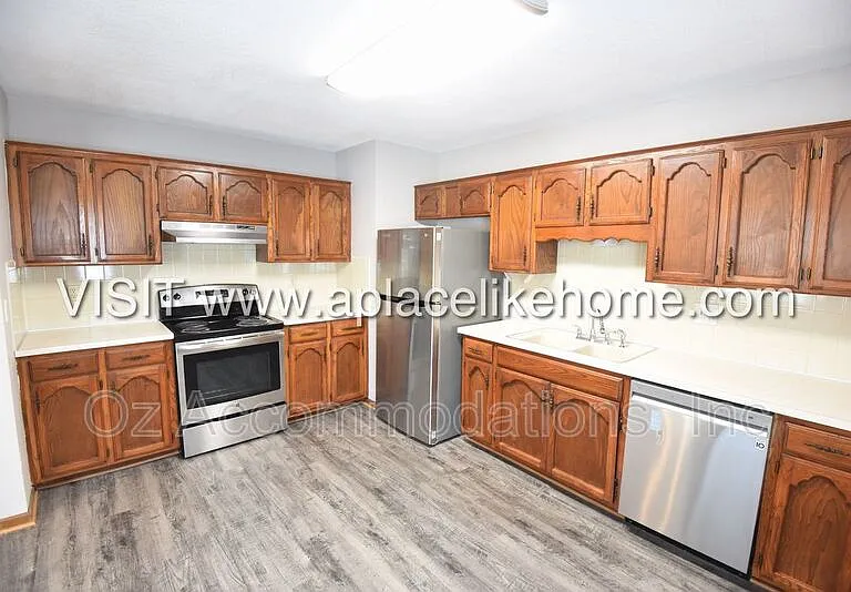 119 SE Greystone Dr — Photo 8
