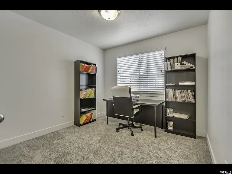 569 W Lewski Ln — Photo 6