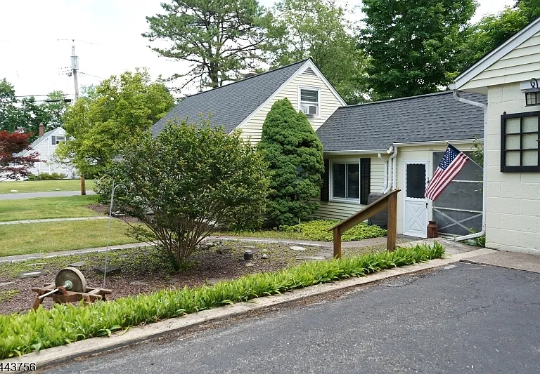59 Pine St — Photo 2