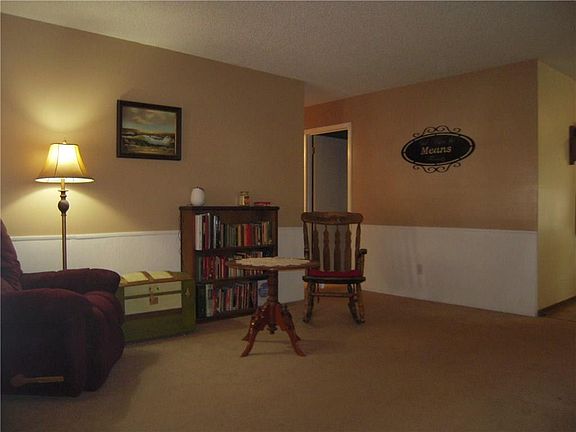 4th image of 609 N Tompkins Dr
