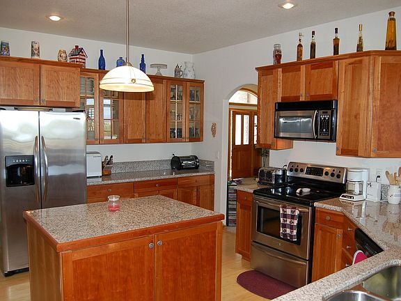 Kitchen w/island 