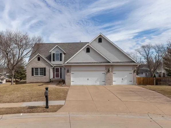 2653 Stark St, Davenport, IA 52804
