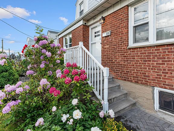3rd image of 233 Woodland Avenue
