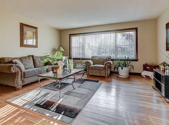 3rd image of 1441 Balmoral Ave APT 1N