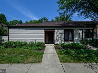 1L Twin Rivers Dr, Hightstown, NJ 08520