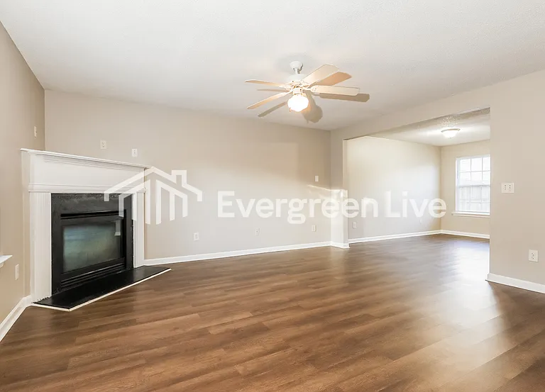 358 Coral Cir — Photo 3
