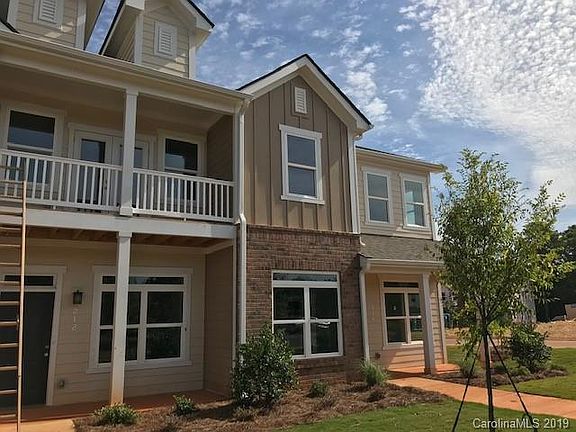 4th image of 165 Heritage Blvd #6