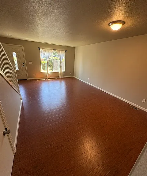 947 Alina Ave SE — Photo 5