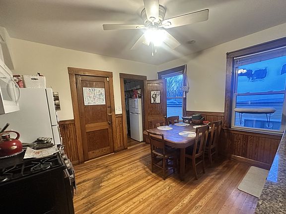 3rd image of 29-33 Iroquois St #1