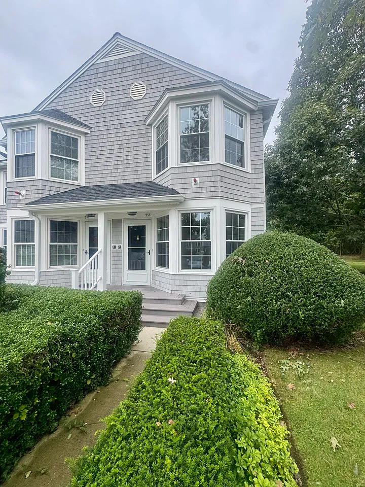 2 bed, 1.5 bath, 1150 sqft, $2,200 — Photo 2