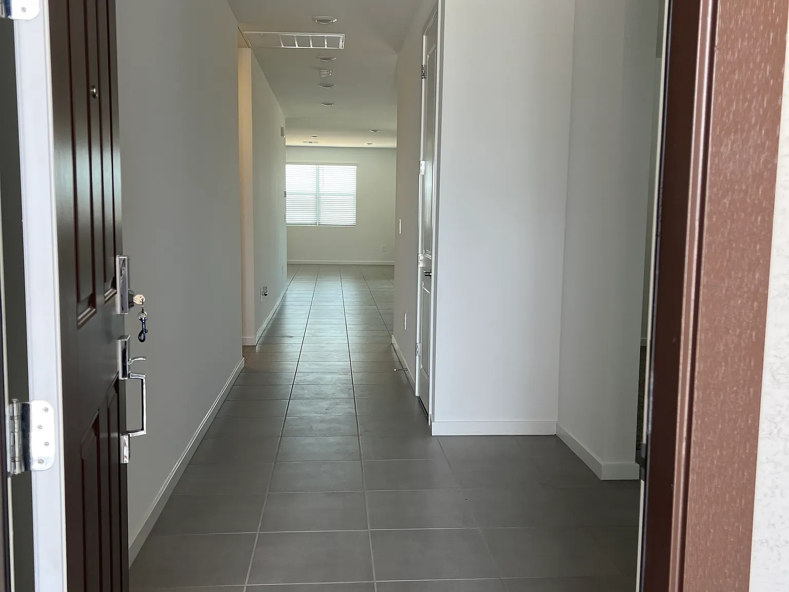4 bed, 2014 sqft, $1,800 — Photo 4