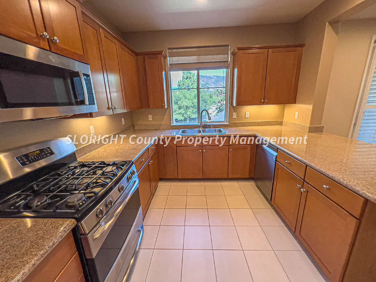 Building Photo - 3591 Sacramento Dr #220