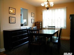 10 Edwards St APT 3F, Roslyn Heights, NY 11577