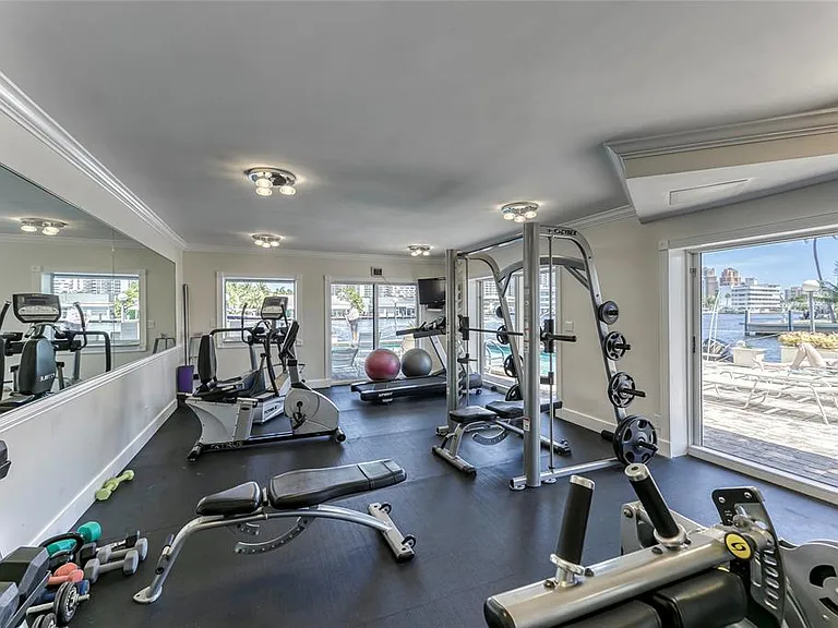 2900 NE 30th St #B2 — Photo 25