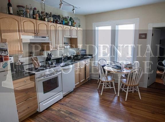 2nd image of 17 Cooper St APT 1
