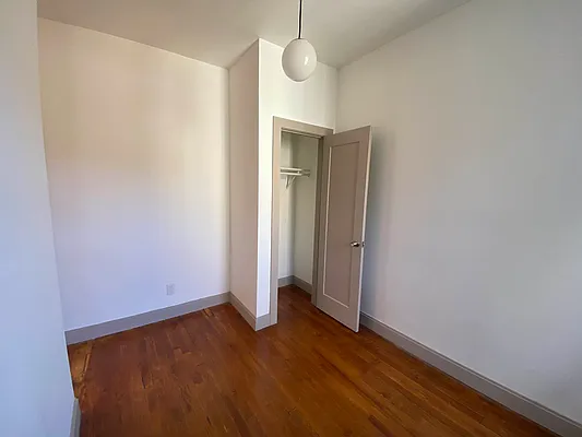 Rented by Premier Metro Realty Corp | media 14