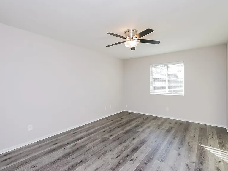 2641 E Isabella Ave — Photo 9
