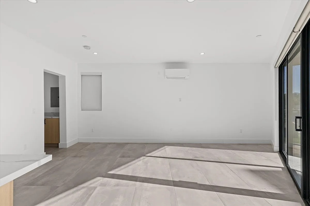 1 bed, $2,995 — Photo 3