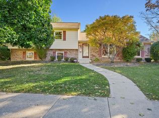 260 Crabapple Dr, Joliet, IL 60435