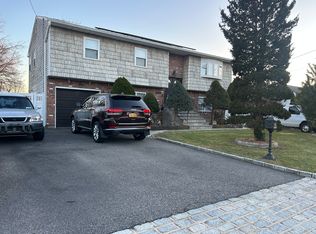 1565 11th St FLOOR 1, West Babylon, NY 11704
