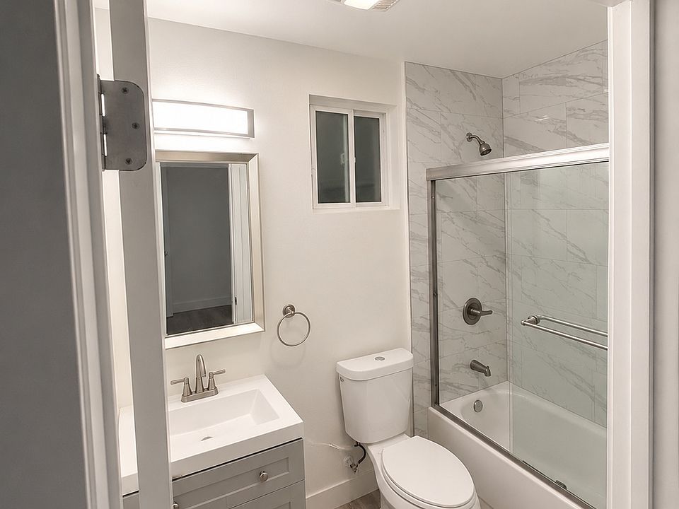 2nd image of 3721 S San Pedro St #1