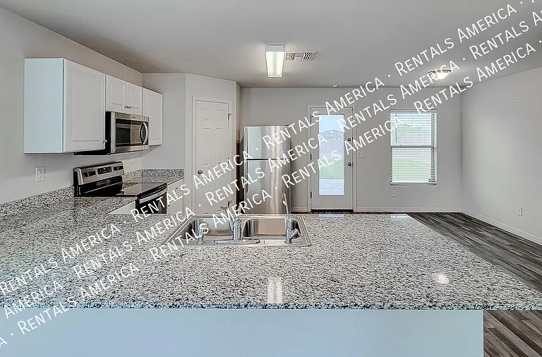 229 E Watson Pl — Photo 10