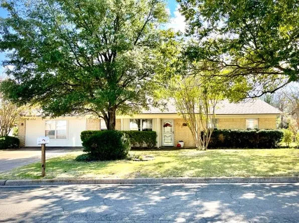 708 Pawnee Trl, Hewitt, TX 76643