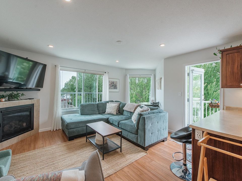 1st image of 624 Shaw Rd #301