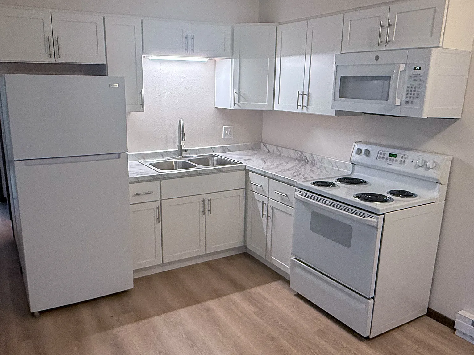 2 bed, 850 sqft, $1,400 — Photo 2