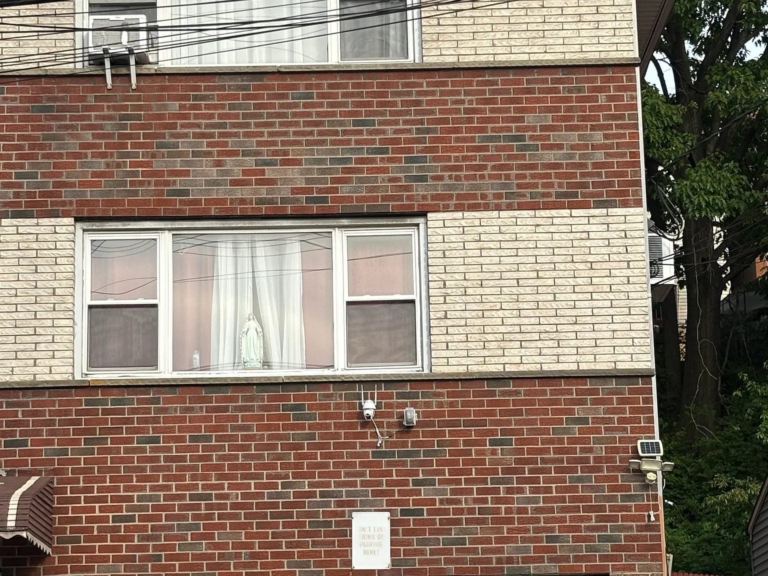3 bed, $2,450 — Photo 2