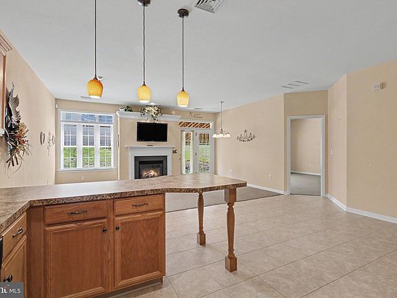 3rd image of 958 Elm Ave