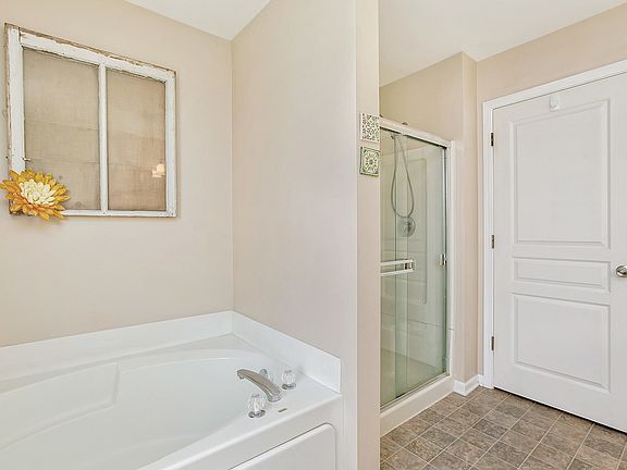 5th image of 25133 Rockwell Ln